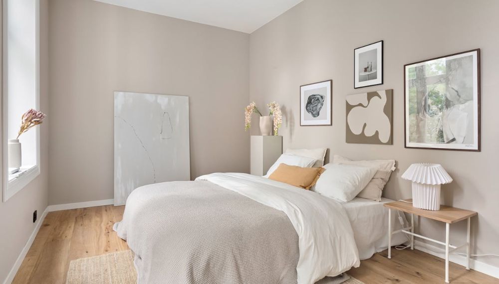 Camera da letto con parquet in legno