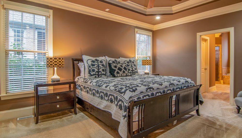 Camera da letto con pareti colorate una buona luce naturale