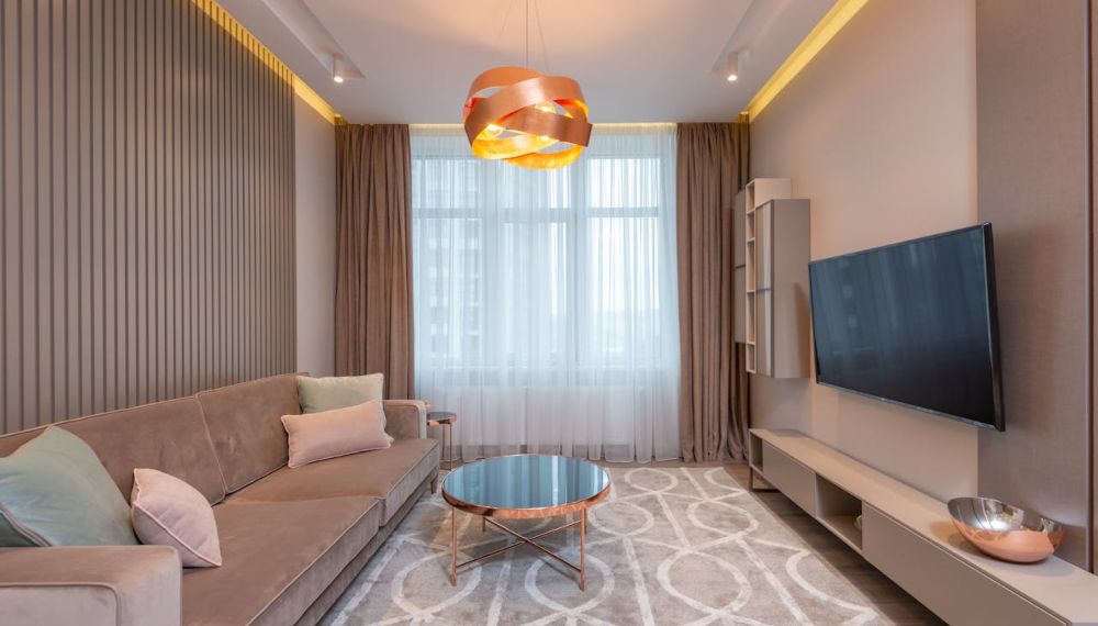 Soggiorno con pareti color tortora