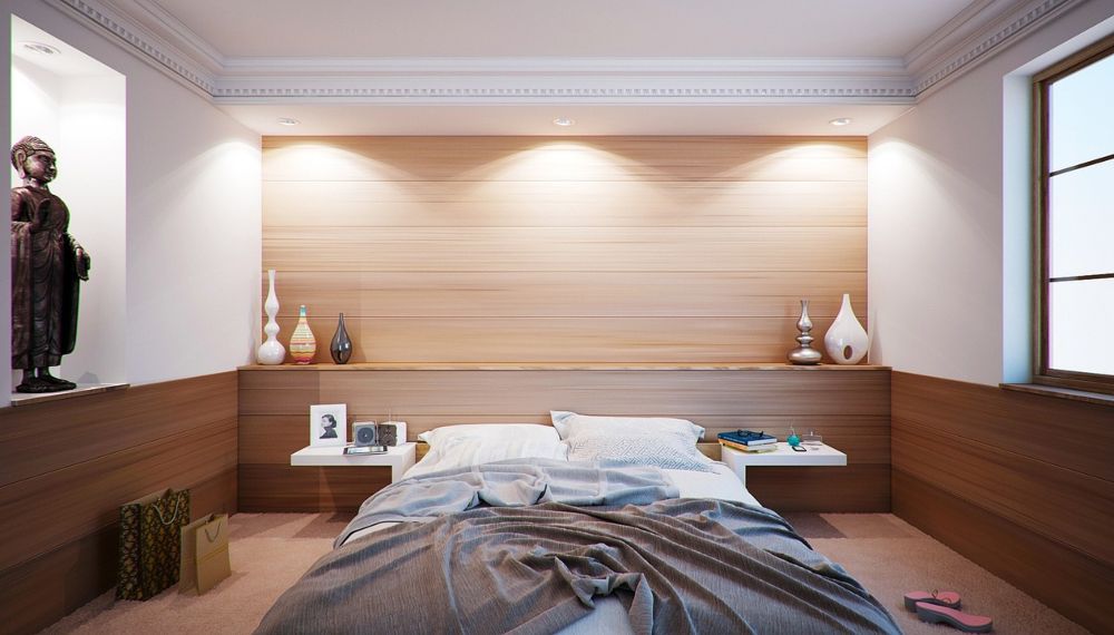Camera da letto con testata illuminata