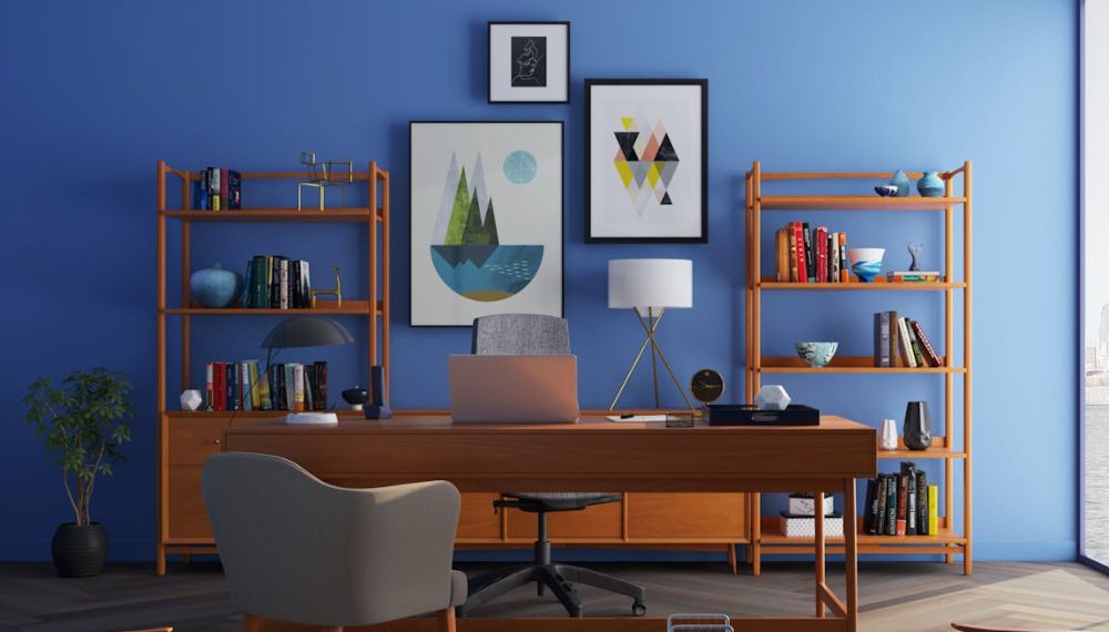 Studio moderno con parete azzurra