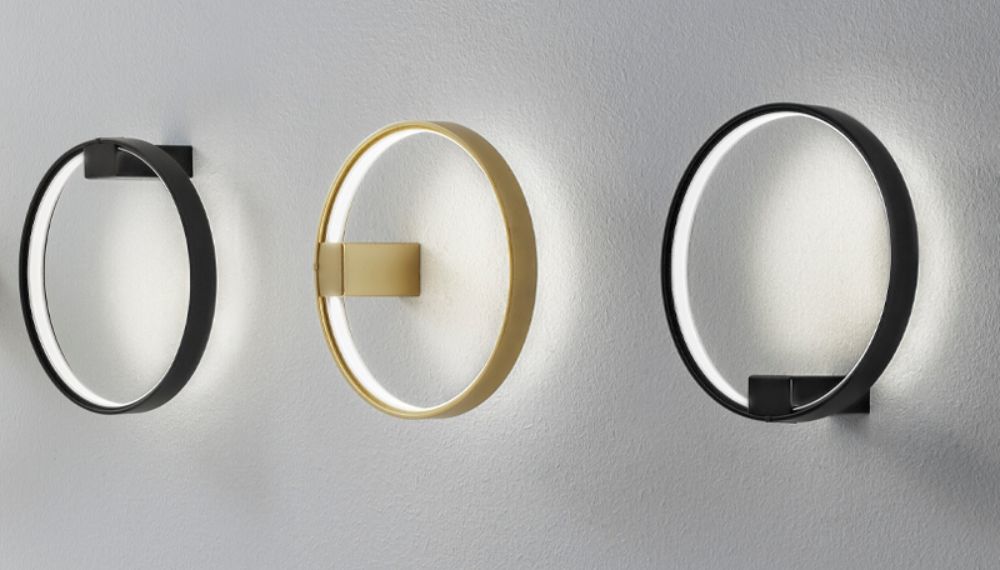 Luci a led rotonde appese alla parete