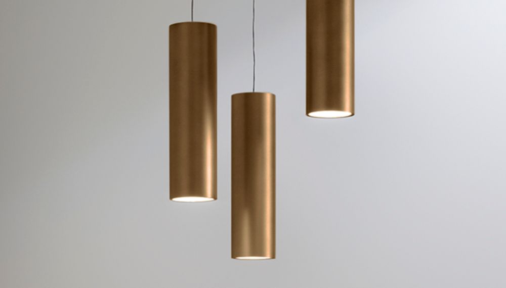Lampadario composto da tre elementi cilindrici